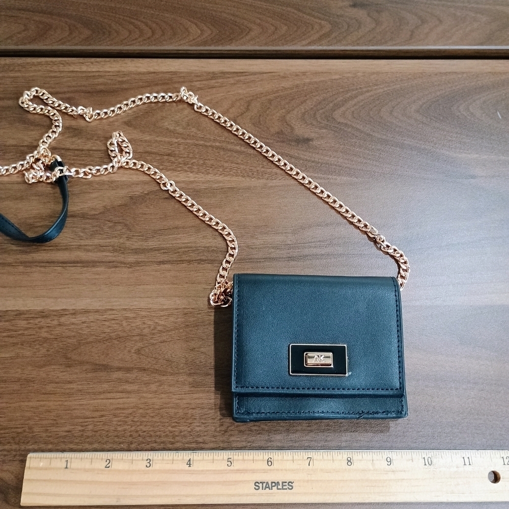 Elegant Crossbody Wallet